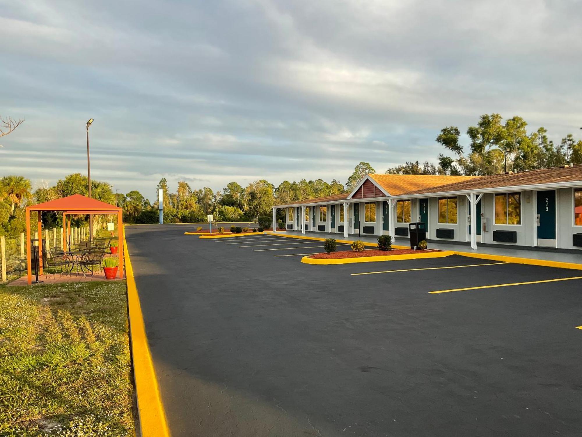 Knights Inn Punta Gorda Bagian luar foto