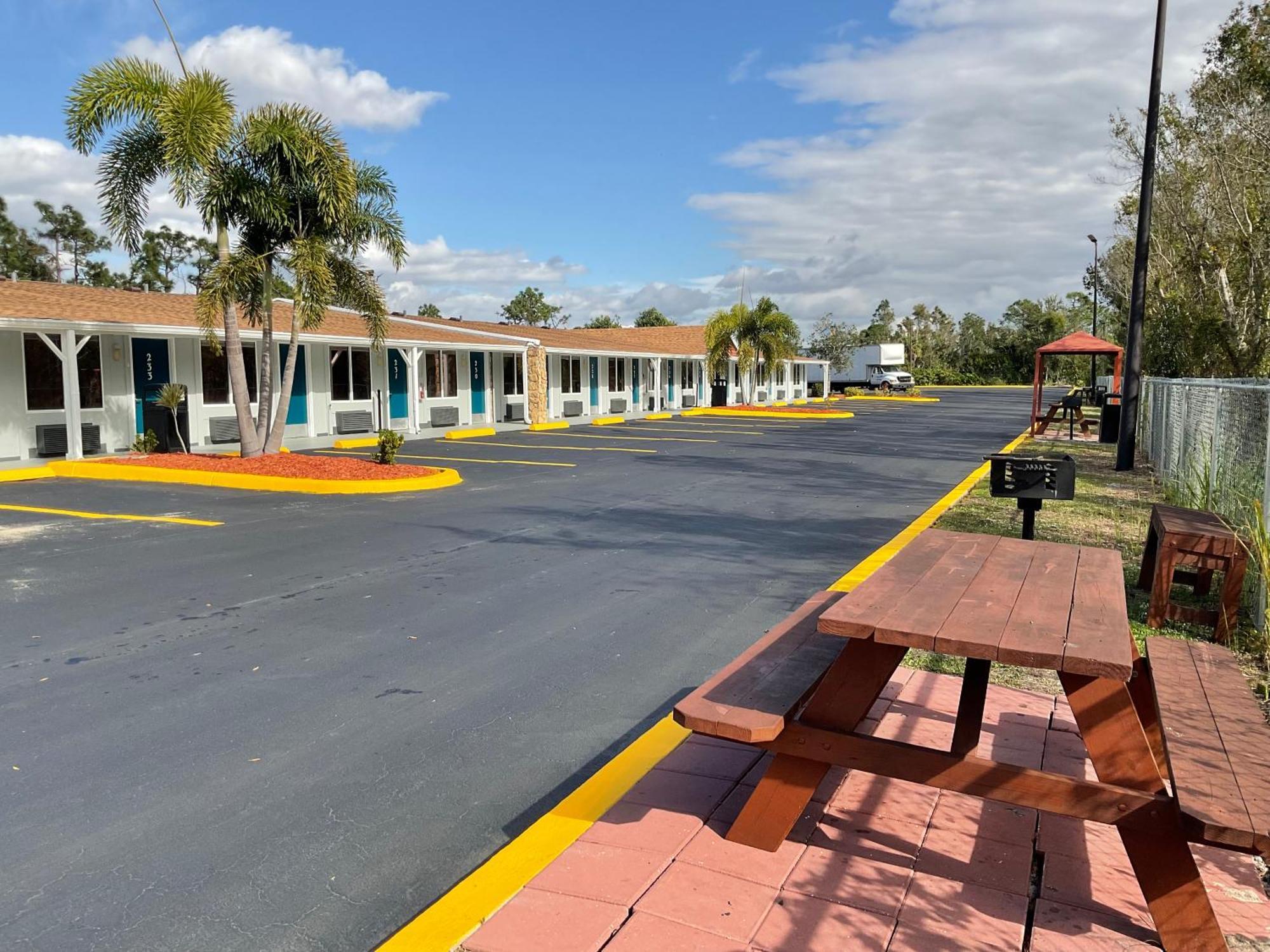 Knights Inn Punta Gorda Bagian luar foto